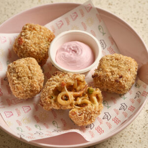 Frittatina di pasta, ragù di molluschi, piselli,melanzane e scamorza affumicata con maionese al polpo