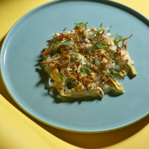 Julienne di seppia, carciofi, pistacchio, salsa alle ostriche, gel di limone e menta