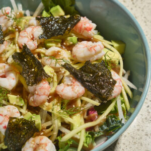 Insalata di gambero, misticanza, daikon,mango,avocado ed emulsione alla soia